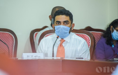 Ventilator massalaigai kureege Minister Ameen dhogu heddhevi massala ah maadhamaa Majlis inn gotheh nimmanee