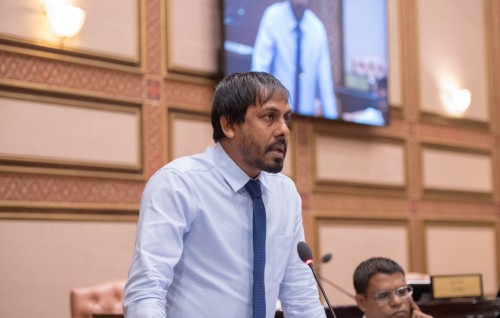Sub contractor akah 8 lahkka ah vure gina rufiyaa dhahkan dhuvaafaru dhaairaage member Ismail Ahmed ah hukum kohffi