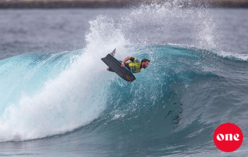 Visit Maldives Pro 2024: Castillo, Armide and Uri advance forward
