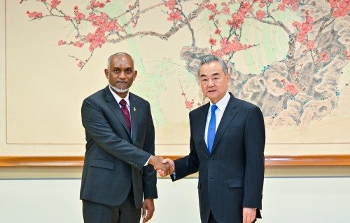 Raees, China ge foreign minster aa badhalu kurahvaifi