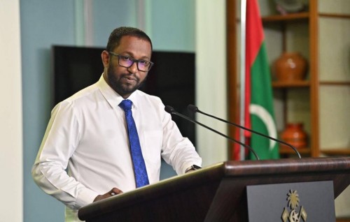 Vazeefaa ge bireh nudhakkaanan, namaves Raees ge siyaasathaa dhekolhah masahkaiykuraa nama magaamun vakikuraane: Miuvaan