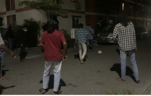 Mirey ves Maimoona gey dhoshugai zuvaanun muzaaharaa kohfi, ninmaalee ethanugai footboalha match eh kulhumahfahu