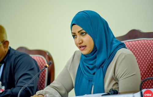 Shimaz ah hamalaa dhinumugai alhugandu ge aailaa ge baiverivumeh noannaane: Nahulaa