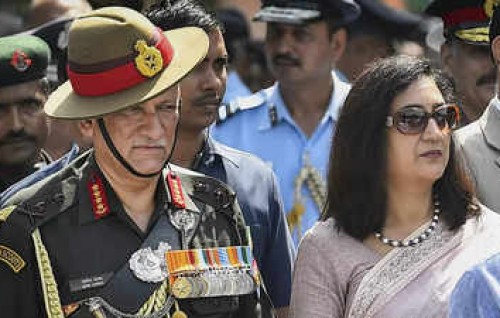 Helicopter accident gai India ge Defence Chief aai anbikanbalun avahaara vejje