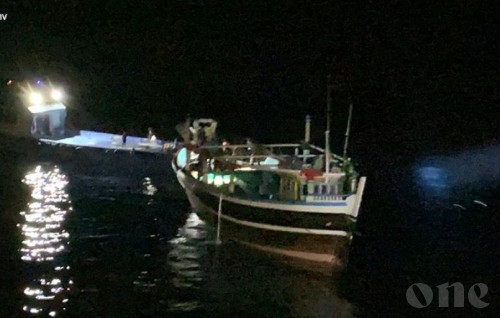 Local boat seized after going to collect from vessel traveling with 150 kgs of drugs