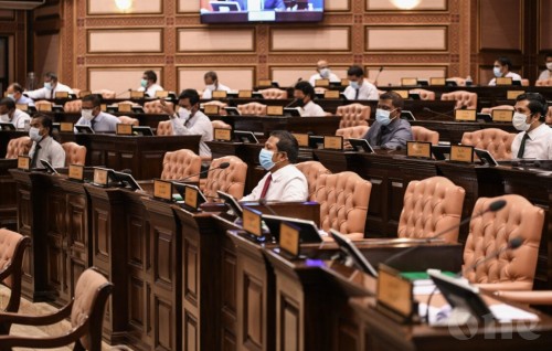 Constitutional amendment passed to extend term of Councilors