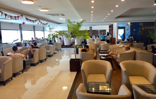 Domestic passengerunnah ticket aa eku lounge access book kurumuge furusathu Maldivian inn hulhuvaalaifi
