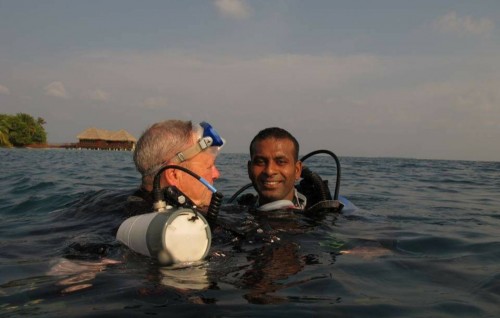 Vazeefaain kandaeh nulaa, adhives nikunnaanee vesheege himaayathugai: Iqbal