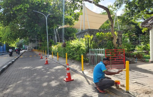 Dhuvaaru mathee vehicle park kurun huttuvumah bollard jahanee