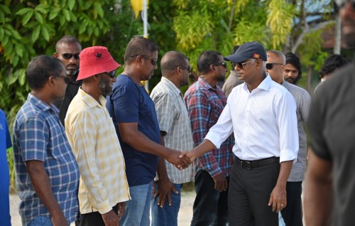 L. Atoll gai Airport hadhaane thaneh midhanee balamun, rayyithunge mashvaraa hoadhaanan: Raees