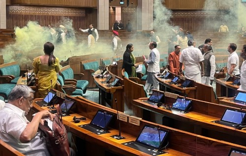 Muzaahara kurumun Indiage majilis ge 15 members suspend kohffi