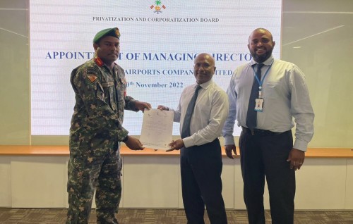 Kahdhoo Aiport ge MD akah Colonel Naseer ayyan kohfi