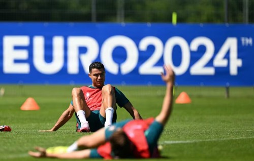 Furathama 11 ah badhalu gennaana, ekamaku Ronaldo aai keeper Costa himeneyne!