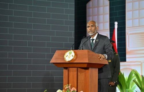 Verikamakee libey maa bodu molheh adhi mudhaagan'deh ves noon, eii bodu amaanaatheh: Raees