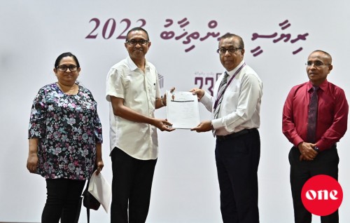 Zameel ge candidacy form hushahalhaifi, runningmate akah an'bikanbalun adhi inthihaabee agent akah dharikalun