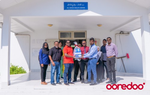 Ooredoo in ithuru 3 rashehge sihhee marukazah Health kit hadhiyaa koffi