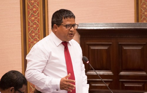 Fisheries Minister Dr. Hussein ah ruhun dheyn gaanoonee huraheh neiy kamah lafaa dheefi