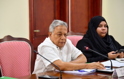 Israel passport manaa kukrumuge bila avas kurumah, kamaabehey faraaithah maadhamaain feshigen committee ah hazirukuranee