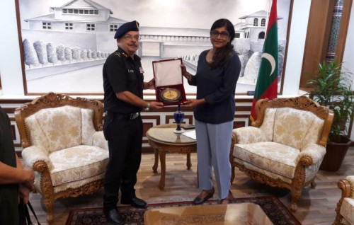 Uthuru thilafalhu ehbasvumumge baeh mauloomaathu thah dheyn ninmaifi