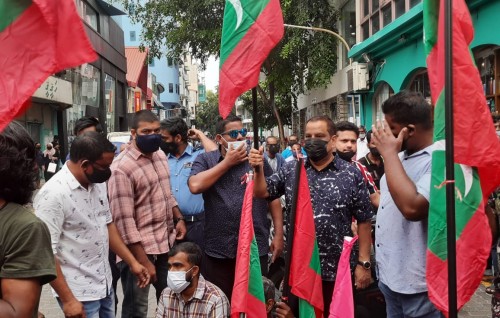 Idhikolhu muzaaharaa ge baiverin Raees Nasheed ah hamalaa dheyn ulhunu kamuge thuhumathu!