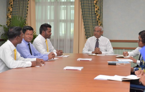 President meets Hithaadhoo council members