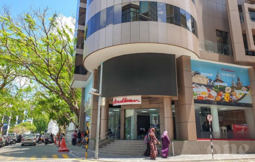 Maadhamaain feshigen Maldivian ge ticket office bandhuvaane, dhen hidhumaiy libeynee online koh