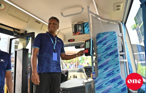 Male' sarahahdhuge bus dhathuru thakah card in faisaa dhekkey goiy hadhaifi