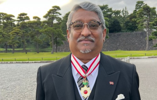 Foreign Ministry ge kureege State Minister Khaleel ah Japan ge Emperor ge haahsa sharafeh