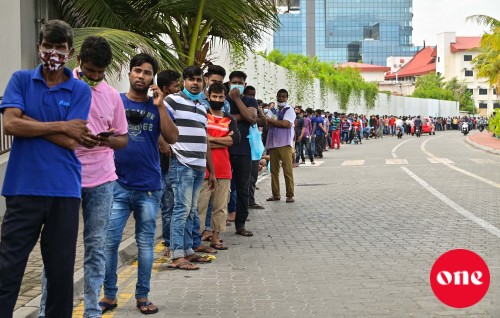 #OnePhoto : Vaccine queue