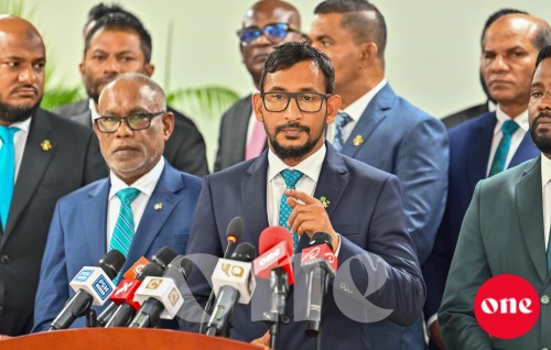 Yameen ah Falah ge inzaaru: dhaulathah khiyaanaatherivefai salaamai veveyne kamah heenukuraathi!