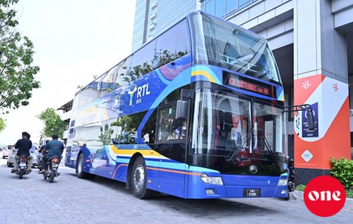 Senahiya sarahahdhugai bus stop eh hadhanee