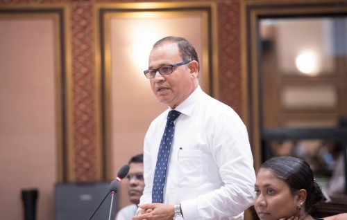 JSC akee Raees Solih aai Raees Nasheed ge ''puppet eh'', anna sarukaarakun badhalu hifaane: Adam Shareef