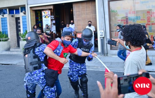 Muzaaharaage therein fuluhunge belumuge dhashah gendhiya meehun joorimanaa kurumahfahu dhookohlaifi