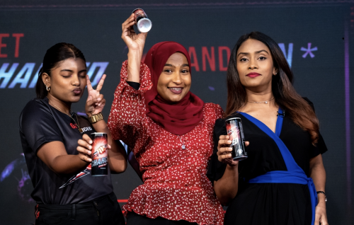 ''Get charged and win'' promotion ge 4 guruathulumeh baavvai naseebuverin hovaifi