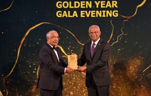 Fathuruverikamuge baaneen aai Nasheed, Nasir adhi Maumoon ah sarukaarun award