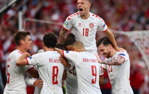 EURO 2020: Denmark ge aadhayaa hilaafu hiyyvareh, supporters ufalun rovvaalai gadha 16 ah