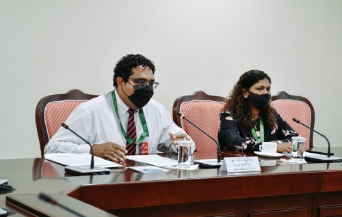 Hadhiyaa fosheegai kuhjjaa ah furathama aharah beynunvaa asaasee thakethi himanan mashvaraa kuranee