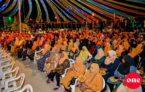 One Photo: Hinnavaru gai beyvi Raees Solih ge campaign jalsa