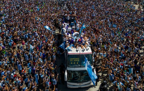 Argentinage thareekhugaives enme bodu ufaafaalhukurun, meehun ginave kulhuntherin ufulan jehunee Helicopter gai