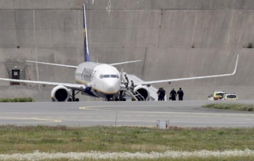Ryan Air ge flight ehggai bomb eh oi kamah buni meehaku hayyarukohffi