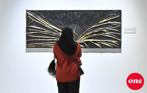 ONE photo: 100 Solo Exhibition